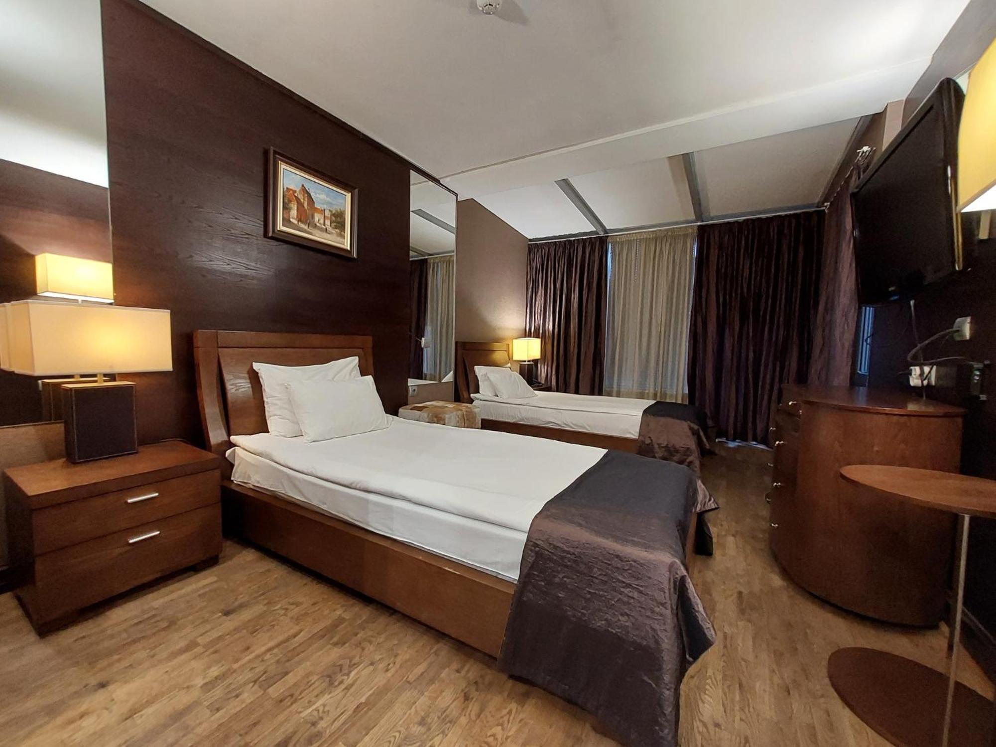 Hotel City Pleven Eksteriør bilde