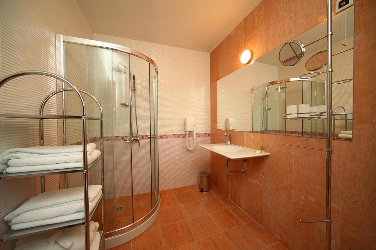 Hotel City Pleven Eksteriør bilde