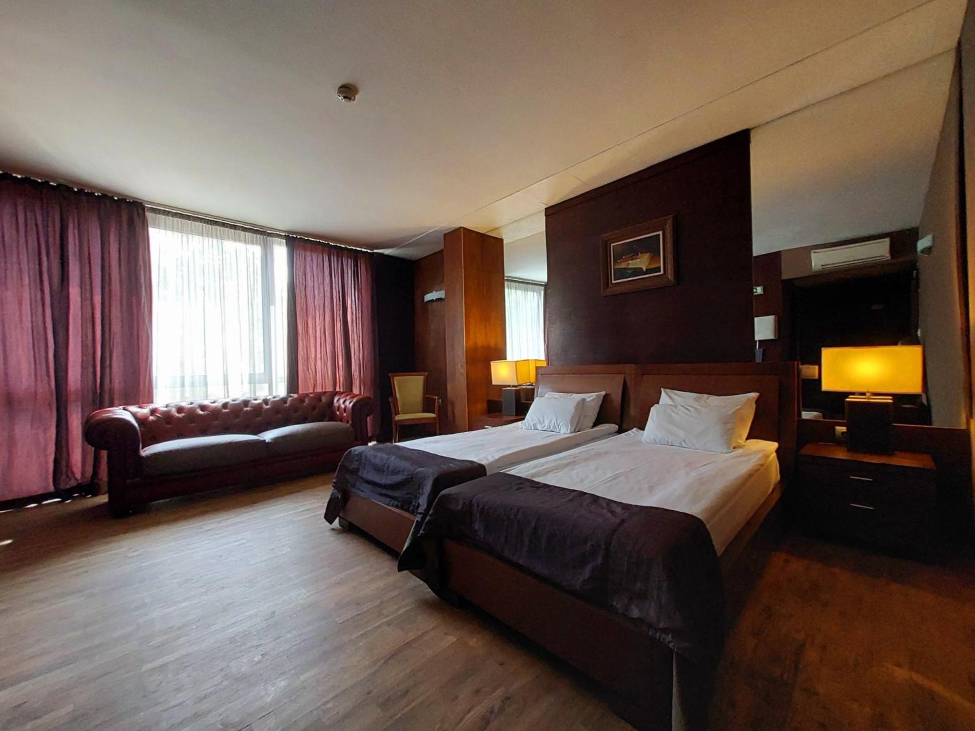 Hotel City Pleven Eksteriør bilde